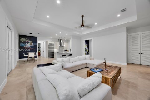 House in Miami, Florida 4 bedrooms, 301.75 sq.m. № 2069902 - photo 8
