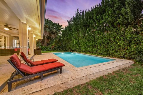 House in Miami, Florida 4 bedrooms, 301.75 sq.m. № 2069902 - photo 24