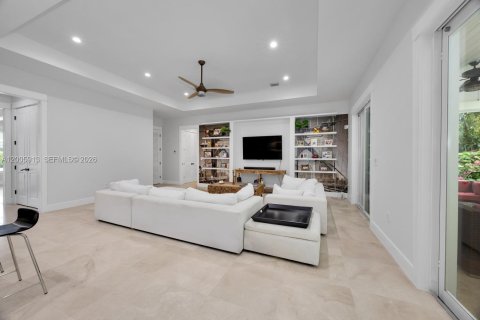 House in Miami, Florida 4 bedrooms, 301.75 sq.m. № 2069902 - photo 9