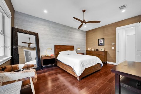 House in Miami, Florida 4 bedrooms, 301.75 sq.m. № 2069902 - photo 15