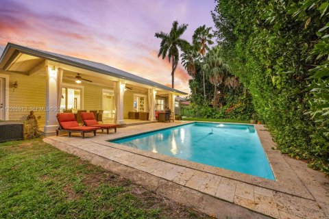 House in Miami, Florida 4 bedrooms, 301.75 sq.m. № 2069902 - photo 22