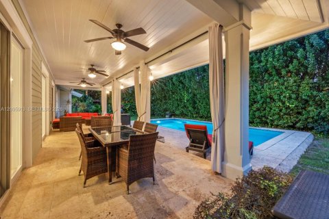 House in Miami, Florida 4 bedrooms, 301.75 sq.m. № 2069902 - photo 25