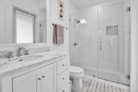 House in Miami, Florida 4 bedrooms, 301.75 sq.m. № 2069902 - photo 17