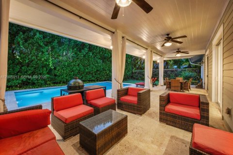 House in Miami, Florida 4 bedrooms, 301.75 sq.m. № 2069902 - photo 23