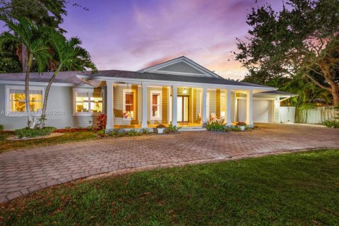 House in Miami, Florida 4 bedrooms, 301.75 sq.m. № 2069902 - photo 27