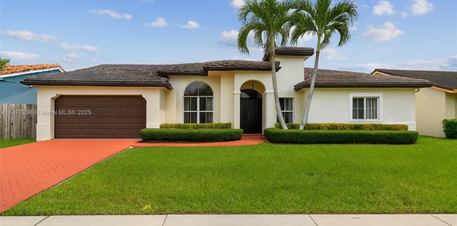 House in Miami, Florida 4 bedrooms, 194.26 sq.m. № 1896169