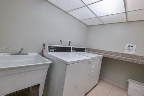 Condominio en alquiler en Hollywood, Florida, 2 dormitorios, 114.27 m2 № 2057411 - foto 29