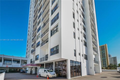 Condominio en alquiler en Hollywood, Florida, 2 dormitorios, 114.27 m2 № 2057411 - foto 25