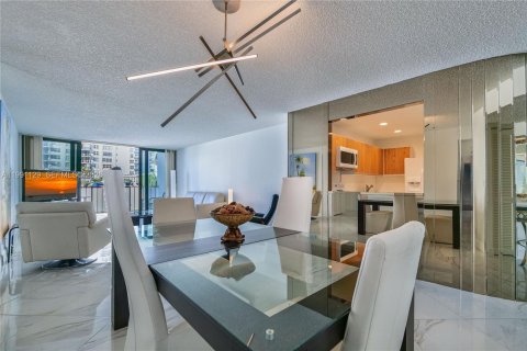 Condominio en Hollywood, Florida, 2 dormitorios  № 2057411