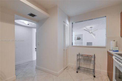 Condominio en alquiler en Hollywood, Florida, 2 dormitorios, 114.27 m2 № 2057411 - foto 12