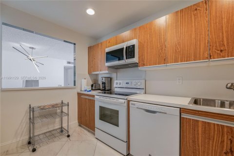 Condominio en alquiler en Hollywood, Florida, 2 dormitorios, 114.27 m2 № 2057411 - foto 8