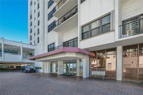 Condominio en alquiler en Hollywood, Florida, 2 dormitorios, 114.27 m2 № 2057411 - foto 24