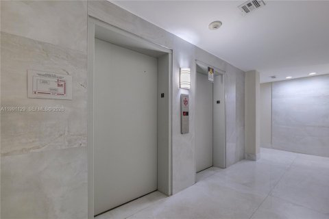 Condominio en alquiler en Hollywood, Florida, 2 dormitorios, 114.27 m2 № 2057411 - foto 28