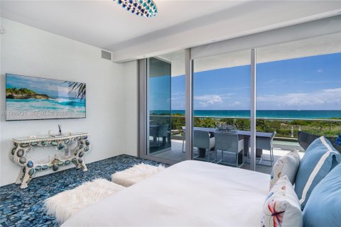 Condo in Surfside, Florida, 4 bedrooms  № 2082025 - photo 23