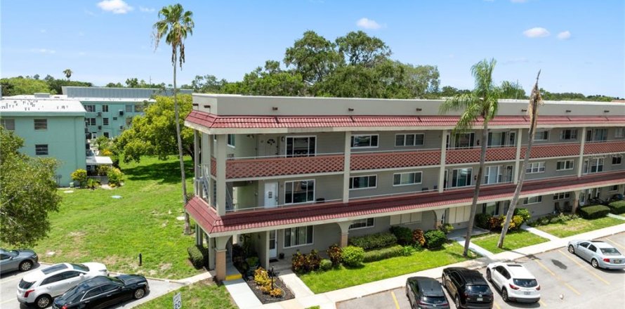 Condominio en Clearwater, Florida, 2 dormitorios  № 2207854