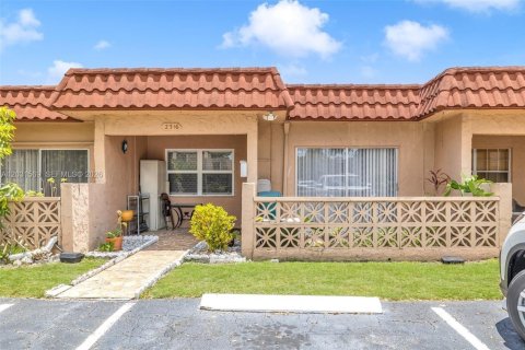 Villa ou maison à vendre à North Lauderdale, Floride: 2 chambres, 89.37 m2 № 2077432 - photo 2