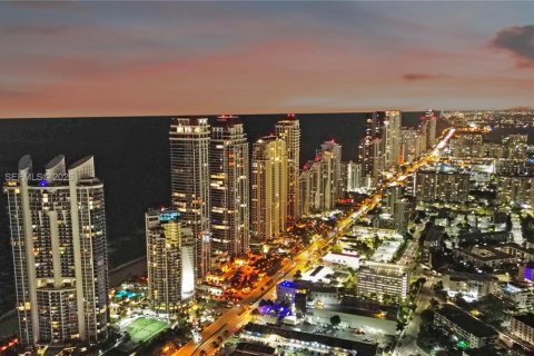 Купить кондоминиум в Санни-Айлс-Бич, Флорида 2 спальни, 125.23м2, № 2056833 - фото 3