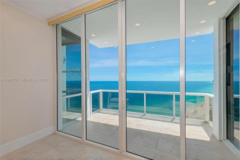 Купить кондоминиум в Санни-Айлс-Бич, Флорида 2 спальни, 125.23м2, № 2056833 - фото 8