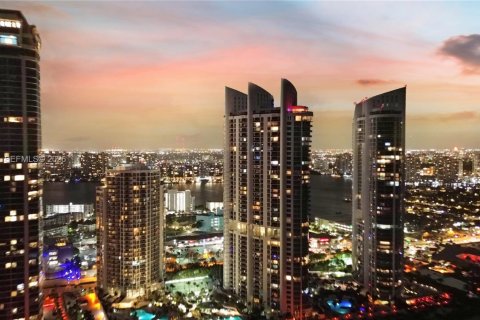 Купить кондоминиум в Санни-Айлс-Бич, Флорида 2 спальни, 125.23м2, № 2056833 - фото 2