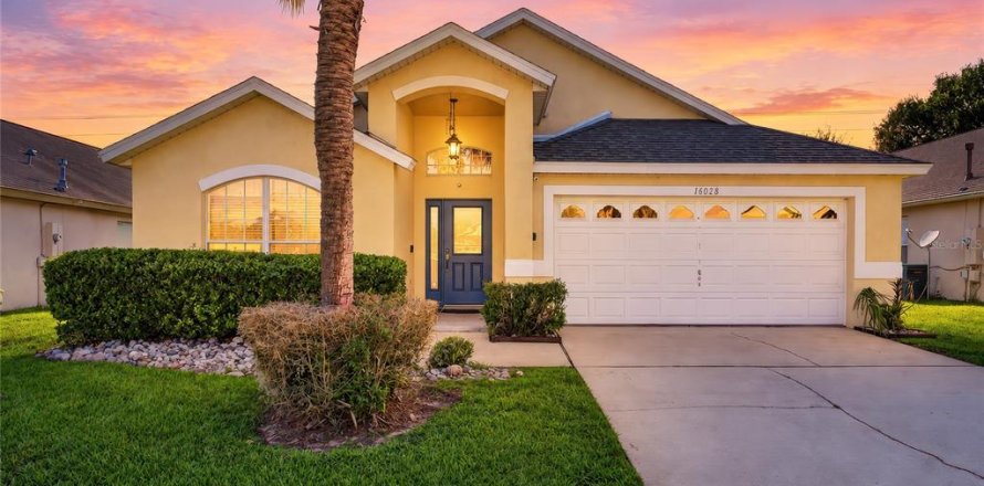 Villa ou maison à Clermont, Floride 5 chambres, 210.42 m2 № 2389081