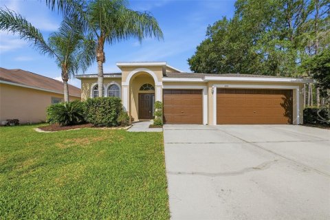 House in Zephyrhills, Florida 4 bedrooms, 210.24 sq.m. № 2157382 - photo 4