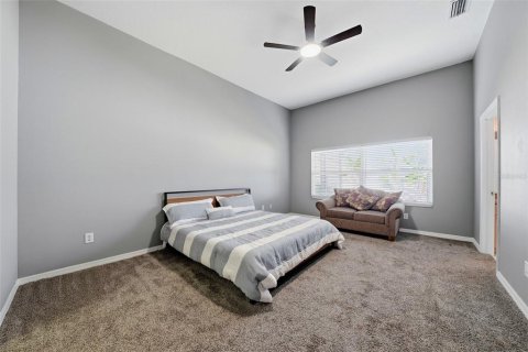 House in Zephyrhills, Florida 4 bedrooms, 210.24 sq.m. № 2157382 - photo 26
