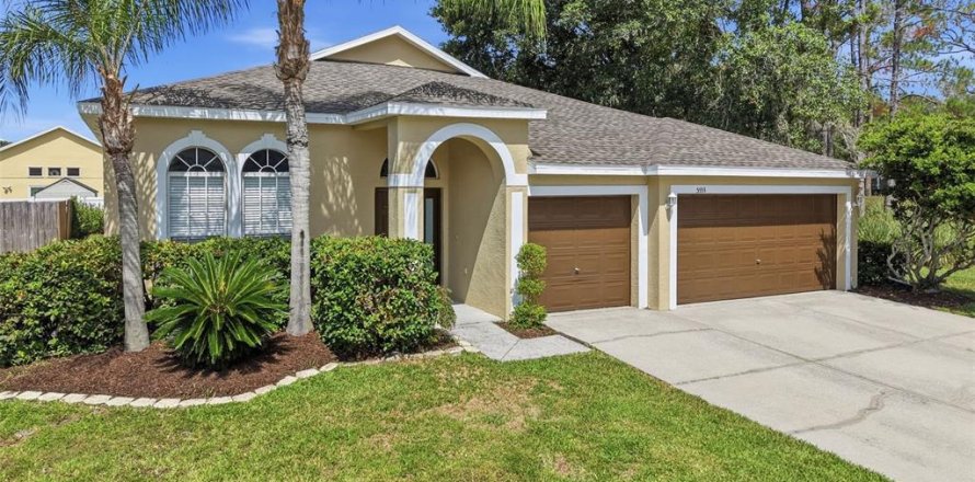 House in Zephyrhills, Florida 4 bedrooms, 210.24 sq.m. № 2157382