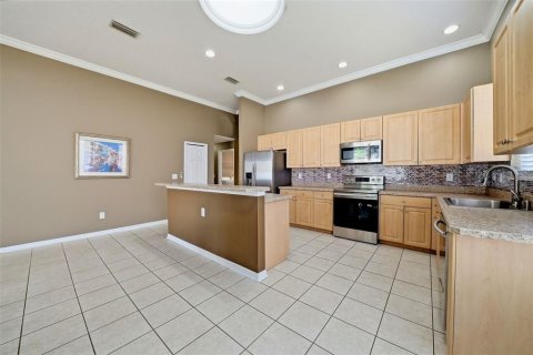House in Zephyrhills, Florida 4 bedrooms, 210.24 sq.m. № 2157382 - photo 13