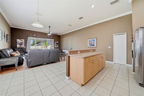 House in Zephyrhills, Florida 4 bedrooms, 210.24 sq.m. № 2157382 - photo 17