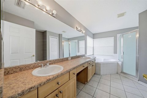 House in Zephyrhills, Florida 4 bedrooms, 210.24 sq.m. № 2157382 - photo 28