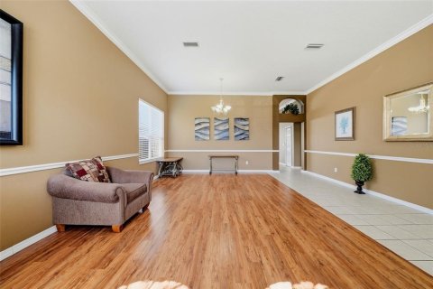House in Zephyrhills, Florida 4 bedrooms, 210.24 sq.m. № 2157382 - photo 10