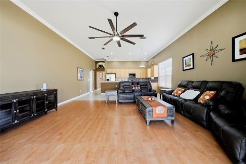 House in Zephyrhills, Florida 4 bedrooms, 210.24 sq.m. № 2157382 - photo 18