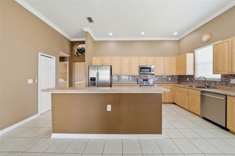 House in Zephyrhills, Florida 4 bedrooms, 210.24 sq.m. № 2157382 - photo 14