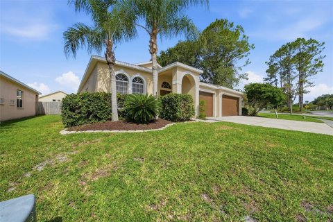 House in Zephyrhills, Florida 4 bedrooms, 210.24 sq.m. № 2157382 - photo 2