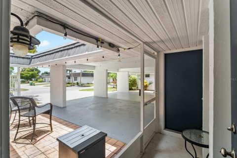 House in Sarasota, Florida 2 bedrooms, 127.46 sq.m. № 2156642 - photo 6
