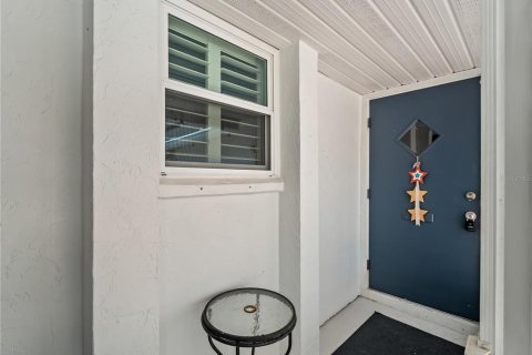 House in Sarasota, Florida 2 bedrooms, 127.46 sq.m. № 2156642 - photo 5