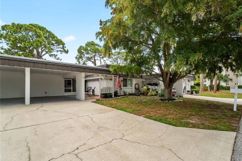 House in Sarasota, Florida 2 bedrooms, 127.46 sq.m. № 2156642 - photo 3