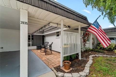 House in Sarasota, Florida 2 bedrooms, 127.46 sq.m. № 2156642 - photo 9