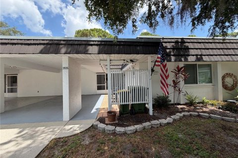 House in Sarasota, Florida 2 bedrooms, 127.46 sq.m. № 2156642 - photo 1