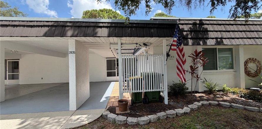House in Sarasota, Florida 2 bedrooms, 127.46 sq.m. № 2156642