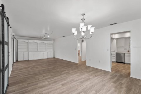 House in Sarasota, Florida 2 bedrooms, 127.46 sq.m. № 2156642 - photo 21