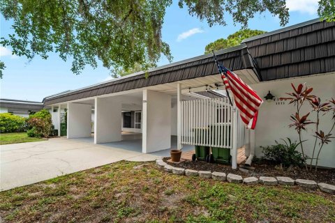 House in Sarasota, Florida 2 bedrooms, 127.46 sq.m. № 2156642 - photo 4