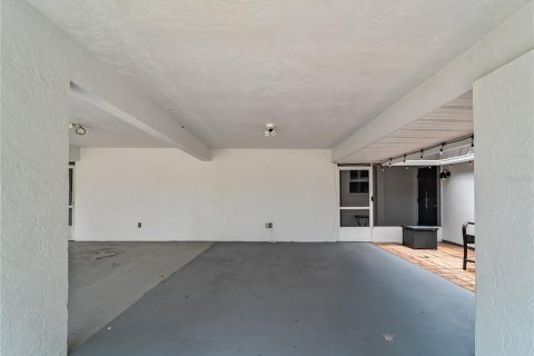 House in Sarasota, Florida 2 bedrooms, 127.46 sq.m. № 2156642 - photo 10