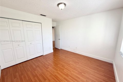 Condominio en alquiler en Miami, Florida, 2 dormitorios, 89.93 m2 № 1941791 - foto 6