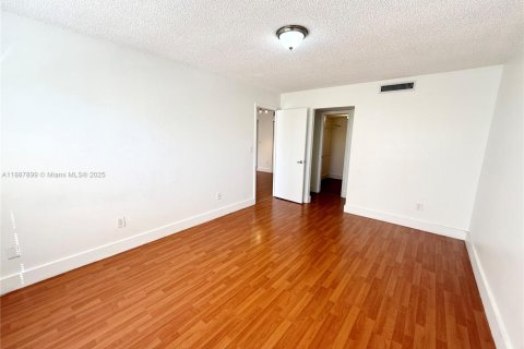 Condominio en alquiler en Miami, Florida, 2 dormitorios, 89.93 m2 № 1941791 - foto 8
