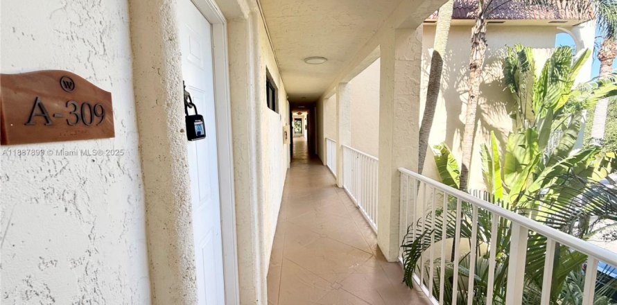 Condominio en Miami, Florida, 2 dormitorios  № 1941791