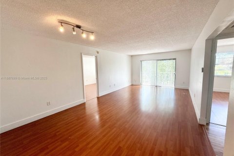Condominio en alquiler en Miami, Florida, 2 dormitorios, 89.93 m2 № 1941791 - foto 3