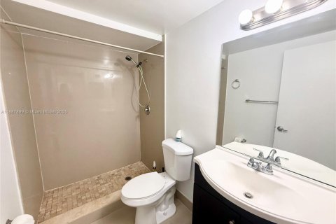 Condominio en alquiler en Miami, Florida, 2 dormitorios, 89.93 m2 № 1941791 - foto 4