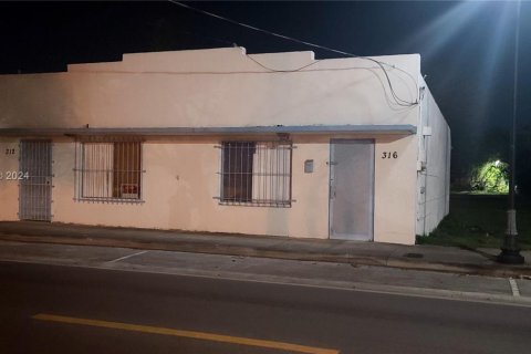 Commercial property in Homestead, Florida № 1957642 - photo 2
