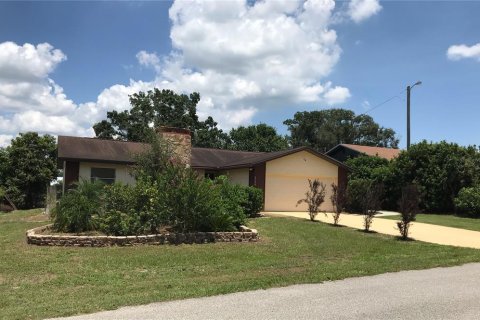 House in Lakeland, Florida 3 bedrooms, 132.29 sq.m. № 1902418 - photo 1